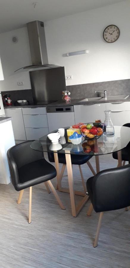 Appart Plein Centre, Balcon - 4 Personnes Sedan Exterior photo